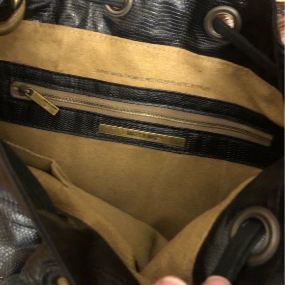 Very Unique Matt & Nat crossbody - Picture 2 of 2